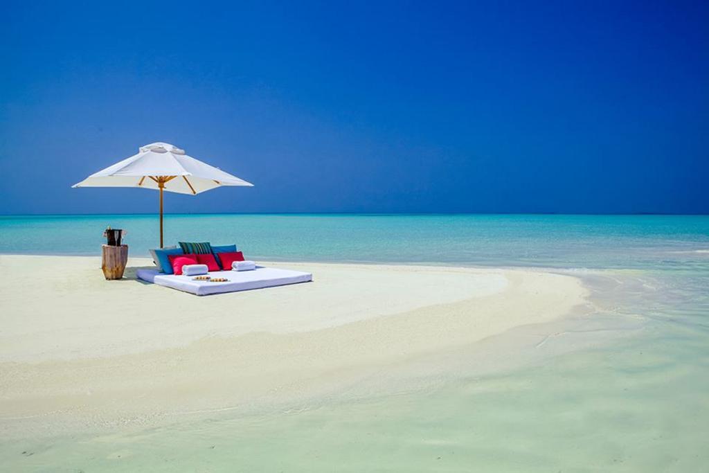 Hotel Batuta Maldives Surf View Thulusdhoo Exterior foto