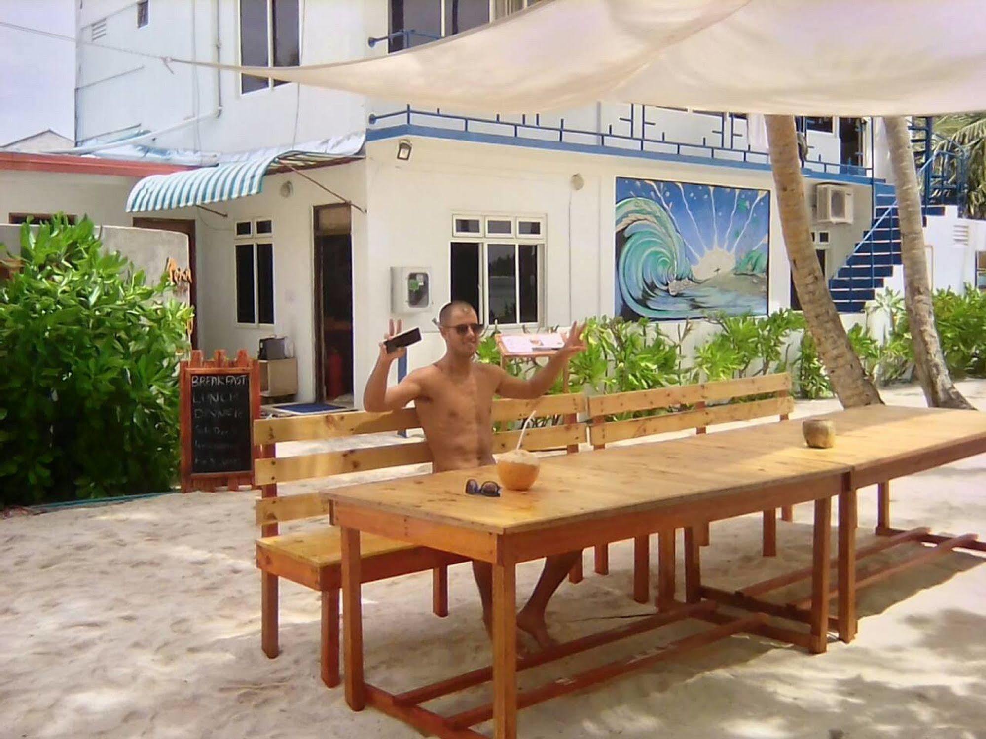 Hotel Batuta Maldives Surf View Thulusdhoo Exterior foto