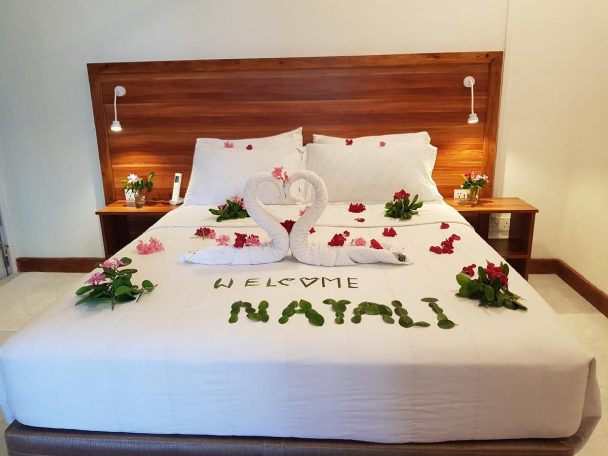 Hotel Batuta Maldives Surf View Thulusdhoo Exterior foto
